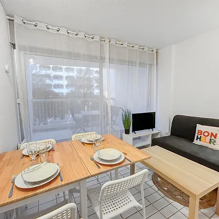 Bord De Mer, Balcon, A Deux Pas Des Commerces *