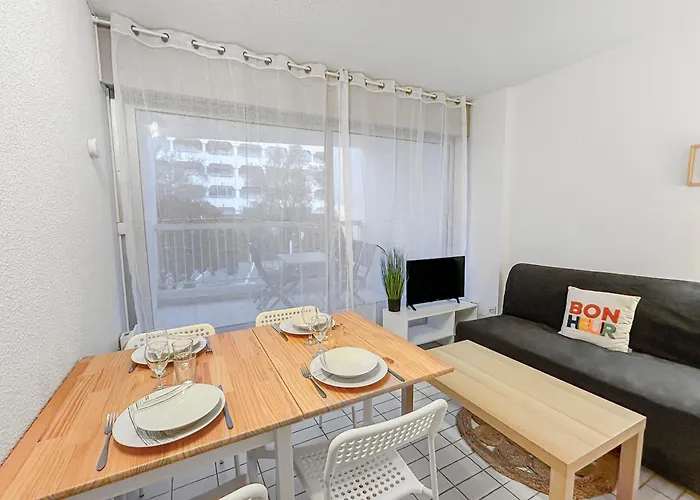 Bord De Mer, Balcon, A Deux Pas Des Commerces *