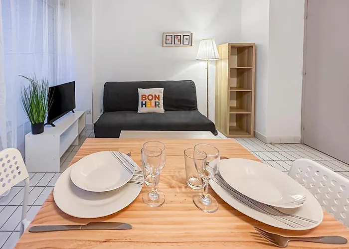 Bord De Mer, Balcon, A Deux Pas Des Commerces