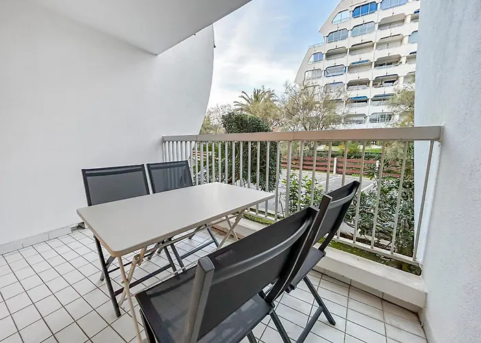 شقة Bord De Mer, Balcon, A Deux Pas Des Commerces *